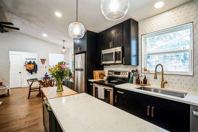 3303 Doolin Dr in Austin, TX - Building Photo - Building Photo