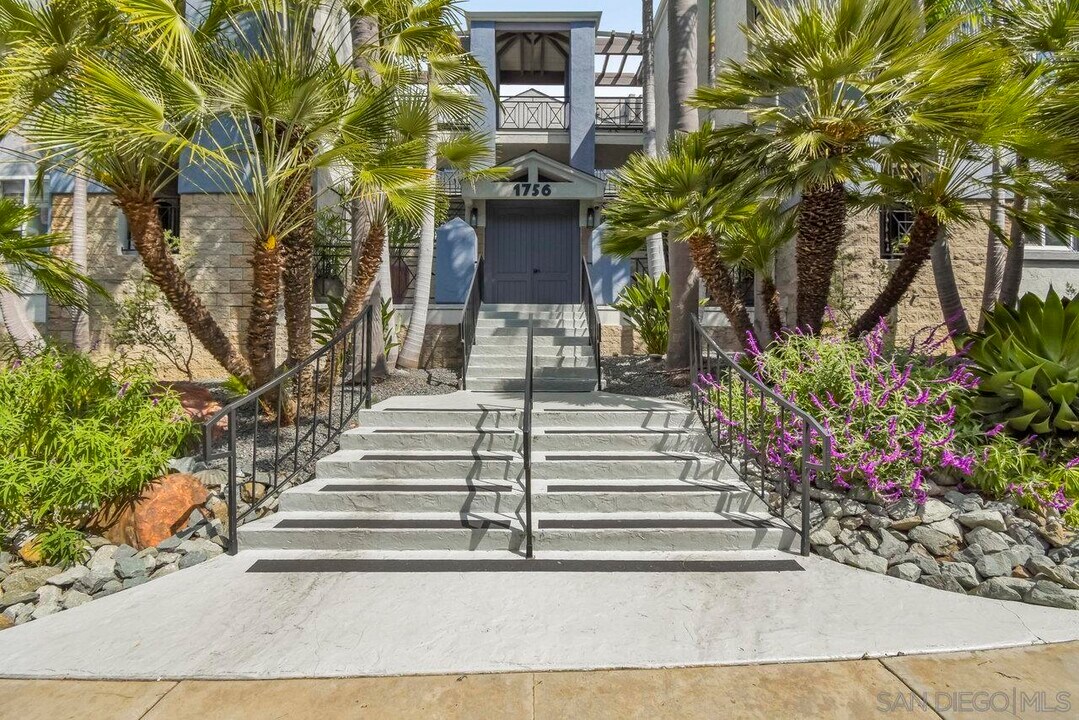 1756 Essex St in San Diego, CA - Building Photo