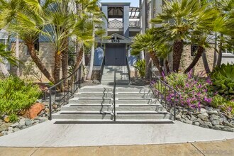 1756 Essex St in San Diego, CA - Building Photo - Building Photo