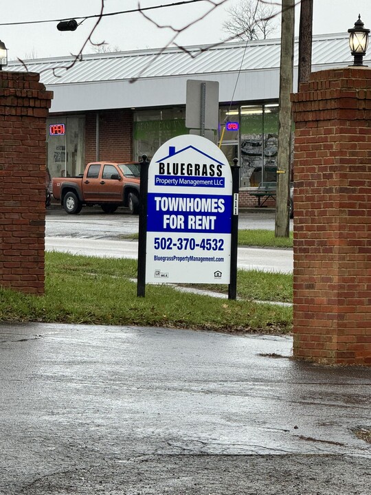 111 Hiawatha Trail in Georgetown, KY - Building Photo