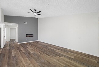 10490 Chalmer St in Spring Hill, FL - Foto de edificio - Building Photo