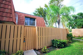 582 Green Springs Pl in West Palm Beach, FL - Building Photo - Building Photo