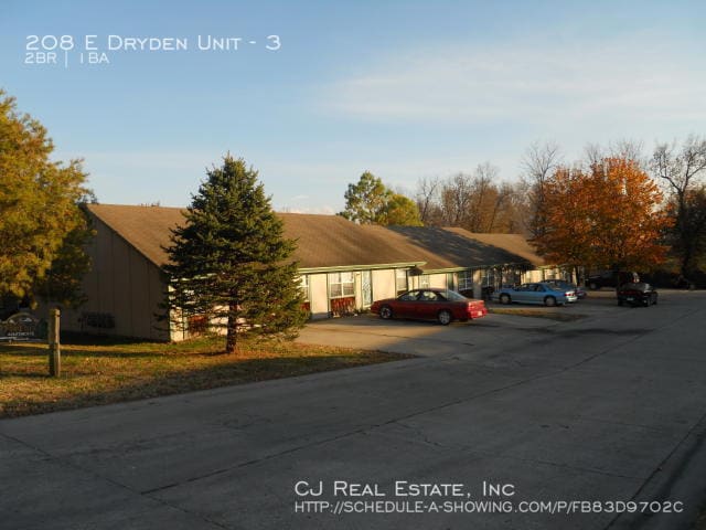 208 E Dryden St in Odessa, MO - Building Photo