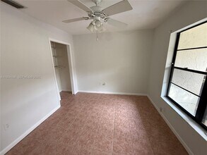 3325 Oak Dr in Hollywood, FL - Building Photo - Building Photo