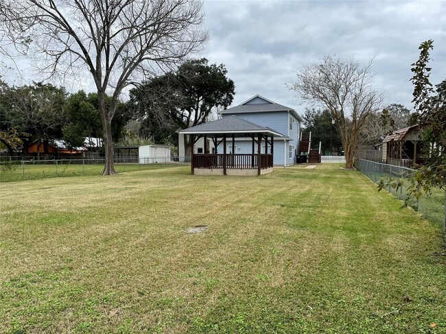 property at 1018 S Booth Ln