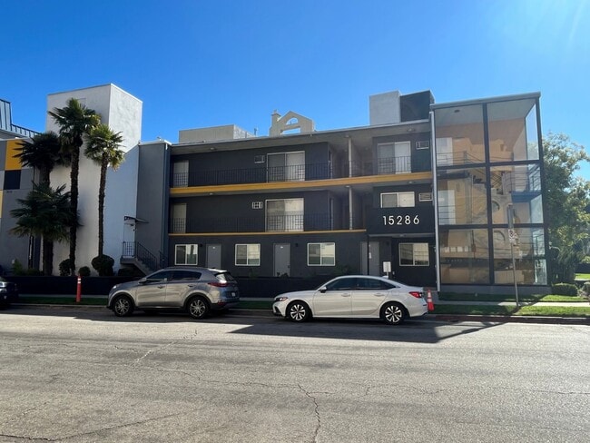 15286 Sutton Street in Sherman Oaks, CA - Building Photo - Building Photo