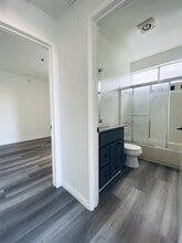 1220 N Las Palmas Ave, Unit 307 in Los Angeles, CA - Building Photo - Building Photo