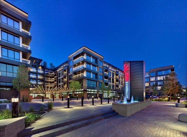 REV by Vermella in Belleville, NJ - Foto de edificio - Building Photo