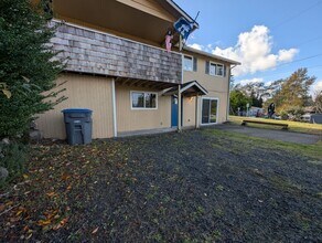 1702 Holman St in Shelton, WA - Building Photo - Building Photo