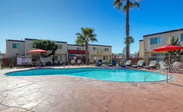 La Roca Plaza 1 Month Free in Santee, CA - Foto de edificio - Building Photo