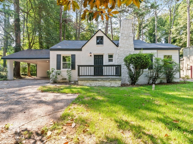 2000 Cascade Rd in Atlanta, GA - Foto de edificio - Building Photo