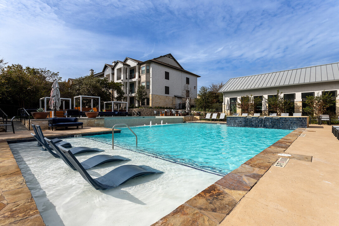 Estates at Bee Cave in Austin, TX - Building Photo