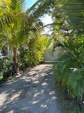 2542 Monroe St in Hollywood, FL - Building Photo - Building Photo