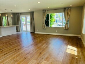 709 Marguerite Ave-Unit -709 Marguerite Avenue - Unit A in Newport Beach, CA - Building Photo - Building Photo