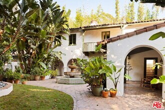 1800 Outpost Dr in Los Angeles, CA - Building Photo - Building Photo
