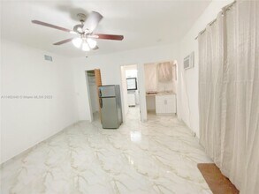 1055 NW 153rd St-Unit -3 in Miami, FL - Building Photo - Building Photo