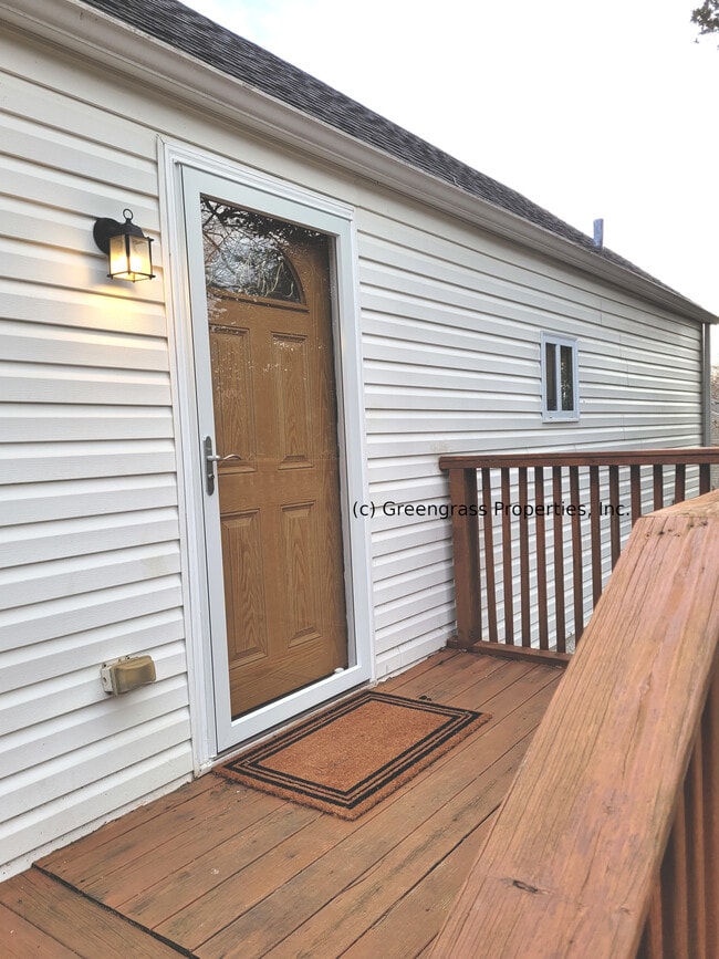 205 S 6th St in Jeffersonville, IN - Foto de edificio - Building Photo