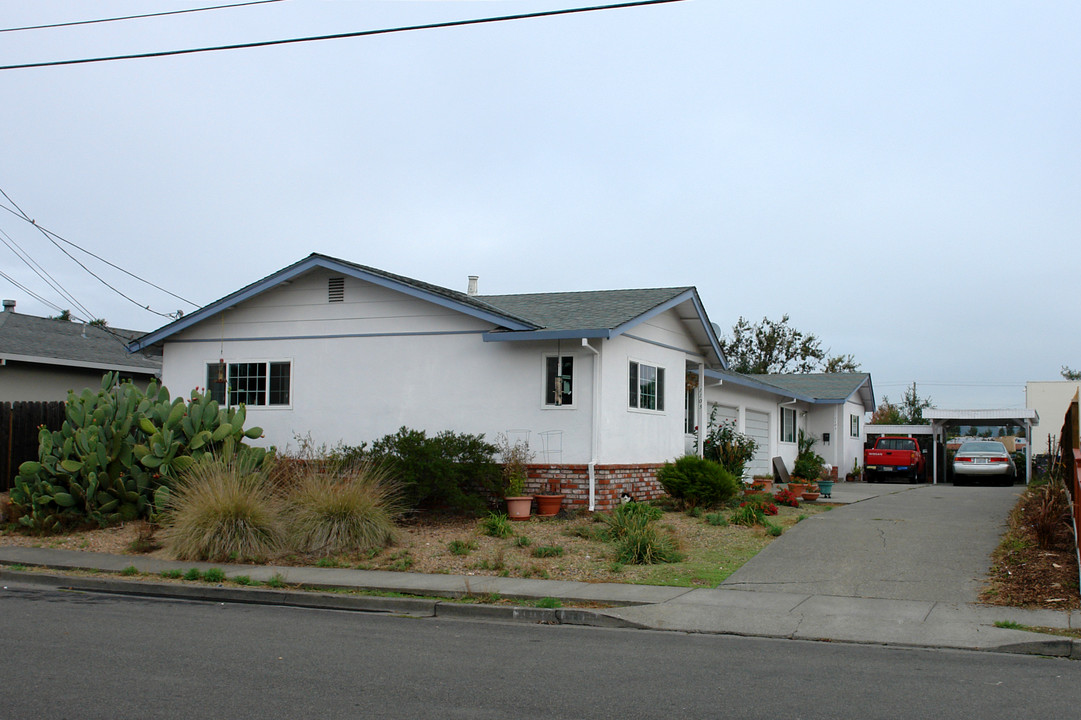 1103 Butte Ct in Santa Rosa, CA - Foto de edificio