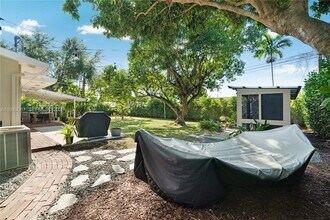 16102 SW 98th Ave in Miami, FL - Building Photo - Building Photo