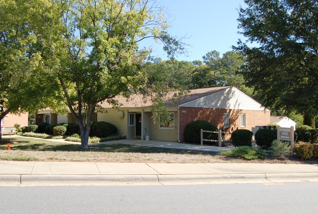 Village Square in Gastonia, NC - Building Photo - Building Photo