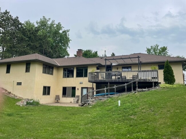 421 County Road UU in Hudson, WI - Foto de edificio - Building Photo