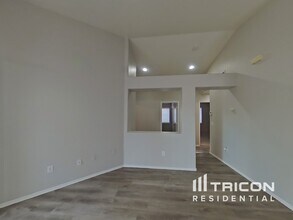 12425 N 42nd Dr in Phoenix, AZ - Building Photo - Building Photo