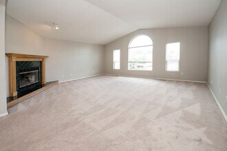 11800 Alderwood Loop in Anchorage, AK - Building Photo - Building Photo