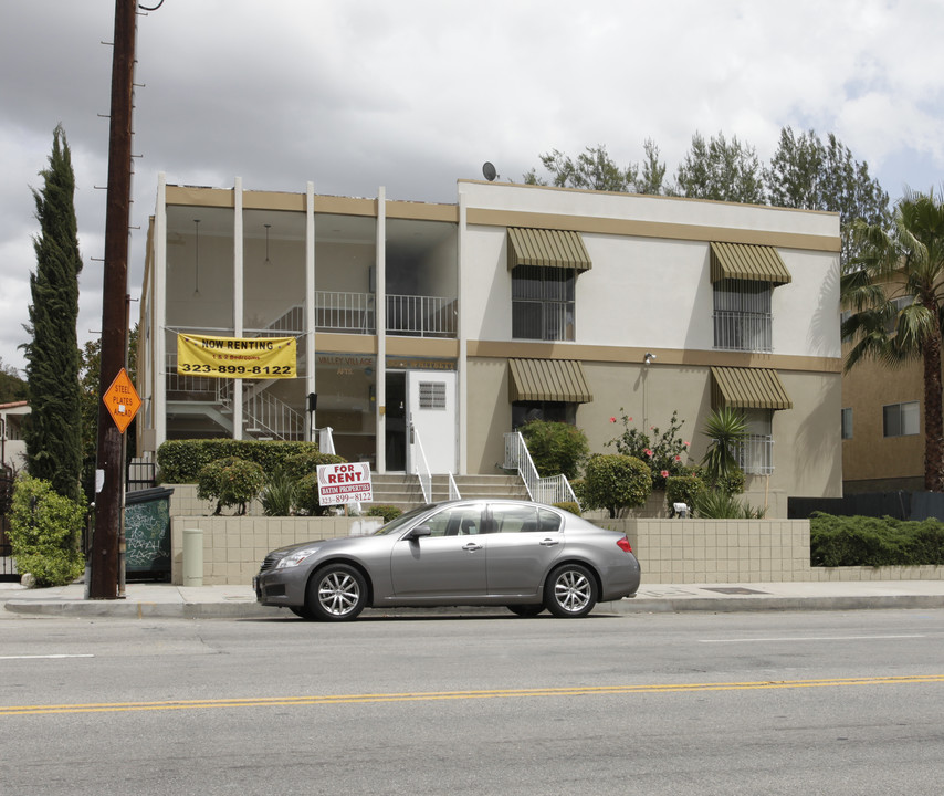 5012 Whitsett Ave in Valley Village, CA - Building Photo