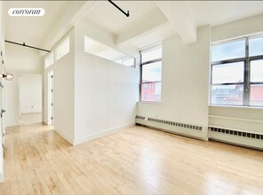 970 Kent Ave in Brooklyn, NY - Building Photo - Building Photo