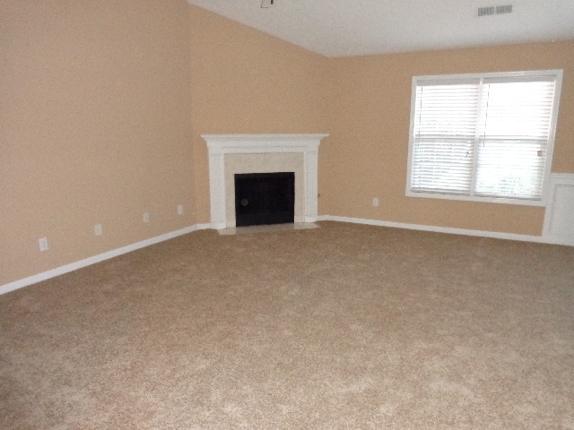 725 Windsor Brook Ln in Lawrenceville, GA - Foto de edificio - Building Photo