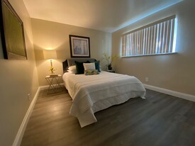 Renovated Apartments at Oak Plaza Apartments in Sacramento, CA - Building Photo