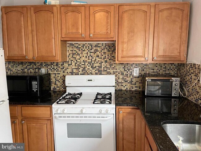 2509 E Monmouth St in Philadelphia, PA - Building Photo - Building Photo