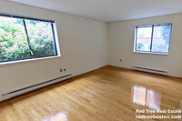 320 Hammond Pond Pkwy, Unit 104 in Chestnut Hill, MA - Building Photo - Building Photo