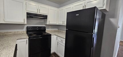 106 E Simonds Rd in Seagoville, TX - Foto de edificio - Building Photo