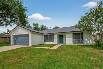 10606 Forest Leaf Dr in Sugar Land, TX - Building Photo - Building Photo
