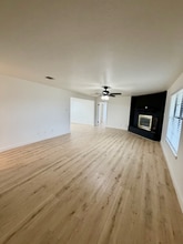 689 Birdie Ln in Lorena, TX - Foto de edificio - Building Photo