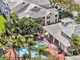 2880 N Oakland Forest Dr, Unit 311 in Oakland Park, FL - Building Photo