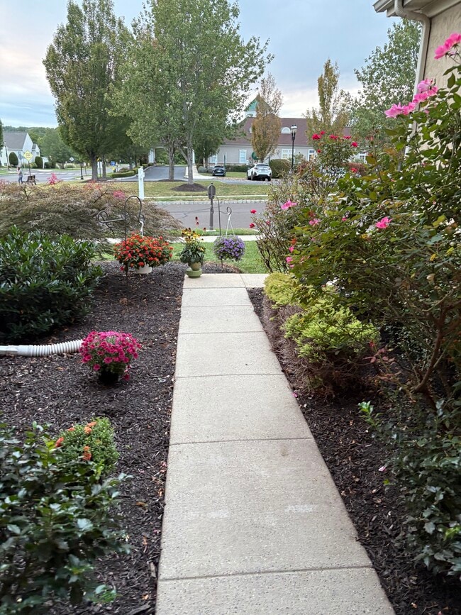 950 Nathaniel Trl in Warminster, PA - Foto de edificio - Building Photo