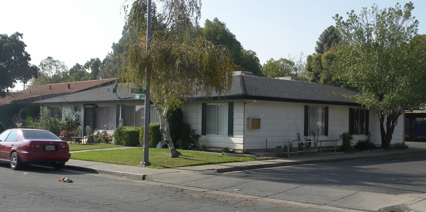 2451-2457 Palm Ave in Atwater, CA - Building Photo