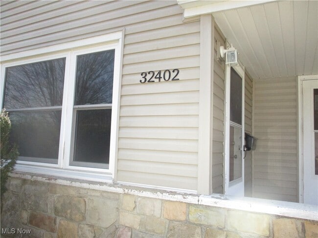 32402 Bainbridge Rd in Solon, OH - Building Photo - Building Photo