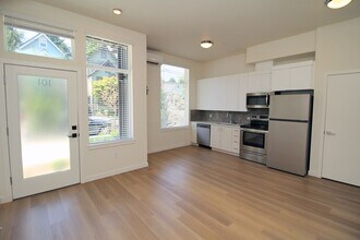 1111 SE Tenino St in Portland, OR - Building Photo - Building Photo