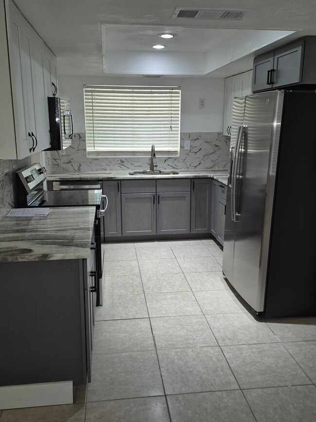 5311 Luna Vista Dr in New Port Richey, FL - Building Photo - Building Photo