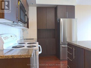 28 Linden St in Toronto, ON - Building Photo - Building Photo