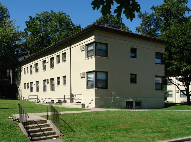 285 Central Park Ave in Hartsdale, NY - Foto de edificio - Building Photo