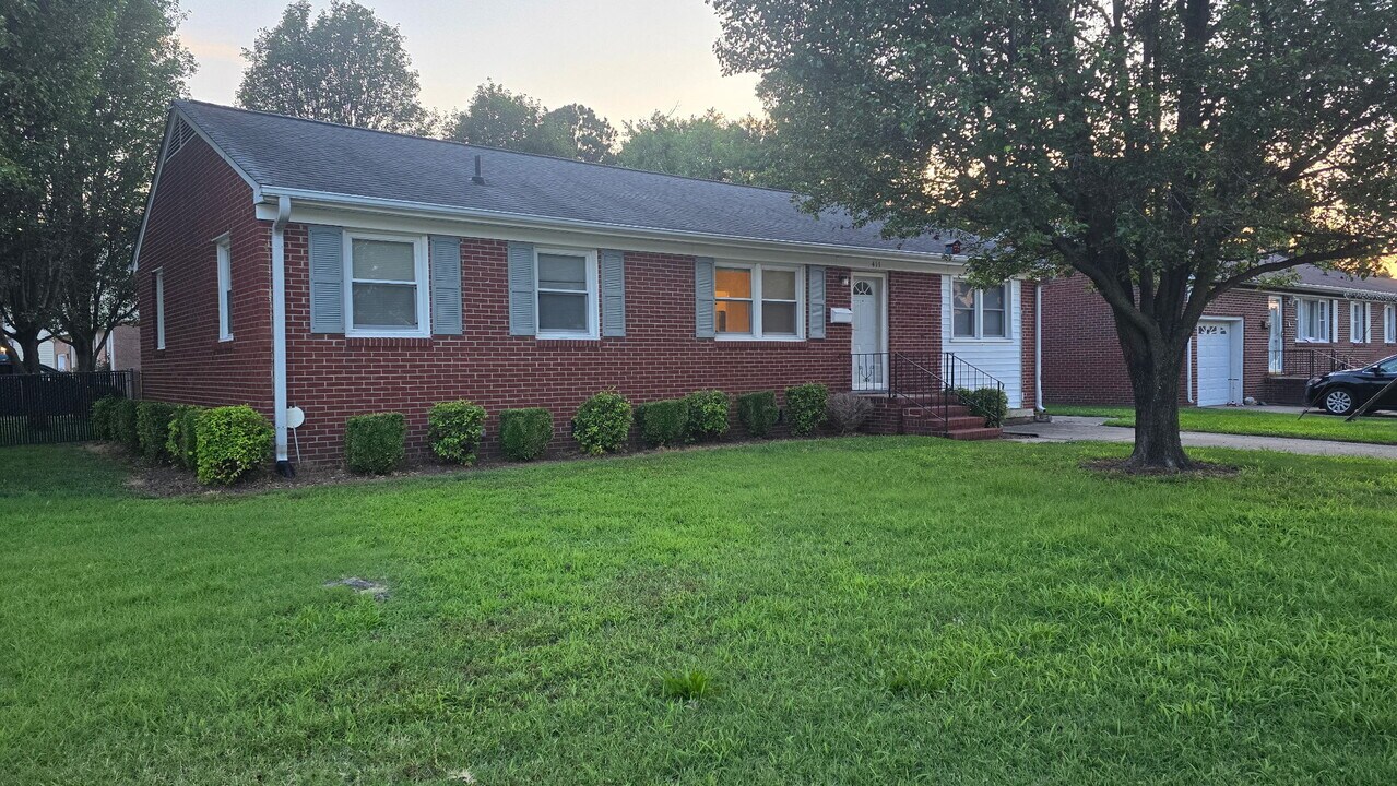 411 Big Bethel Rd in Hampton, VA - Building Photo