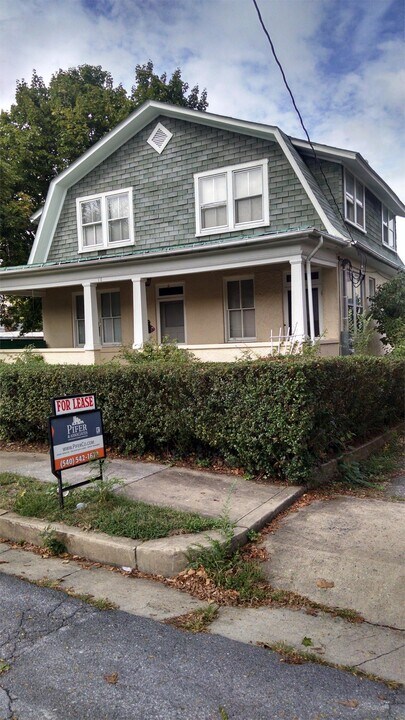 18 E Clifford St in Winchester, VA - Building Photo