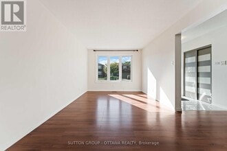 7 Castlethorpe Crescent in Ottawa, ON - Building Photo - Building Photo