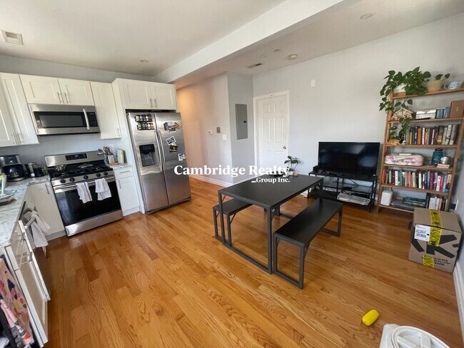 6 Durham St, Unit 3T in Somerville, MA - Foto de edificio - Building Photo