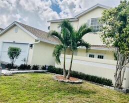 1010 SW 99th Ave in Pembroke Pines, FL - Building Photo