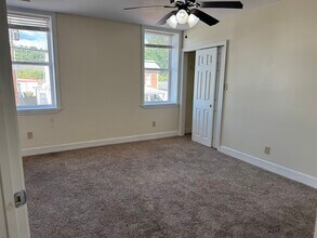 414 E 2nd St, Unit 3 in Maysville, KY - Foto de edificio - Building Photo